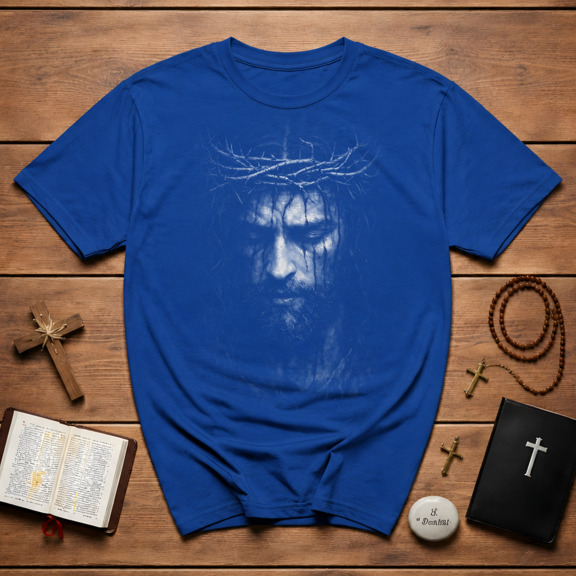 Jesus christ crown of thorns suffering savior portrait for good friday and easter faith reflection T-Shirt