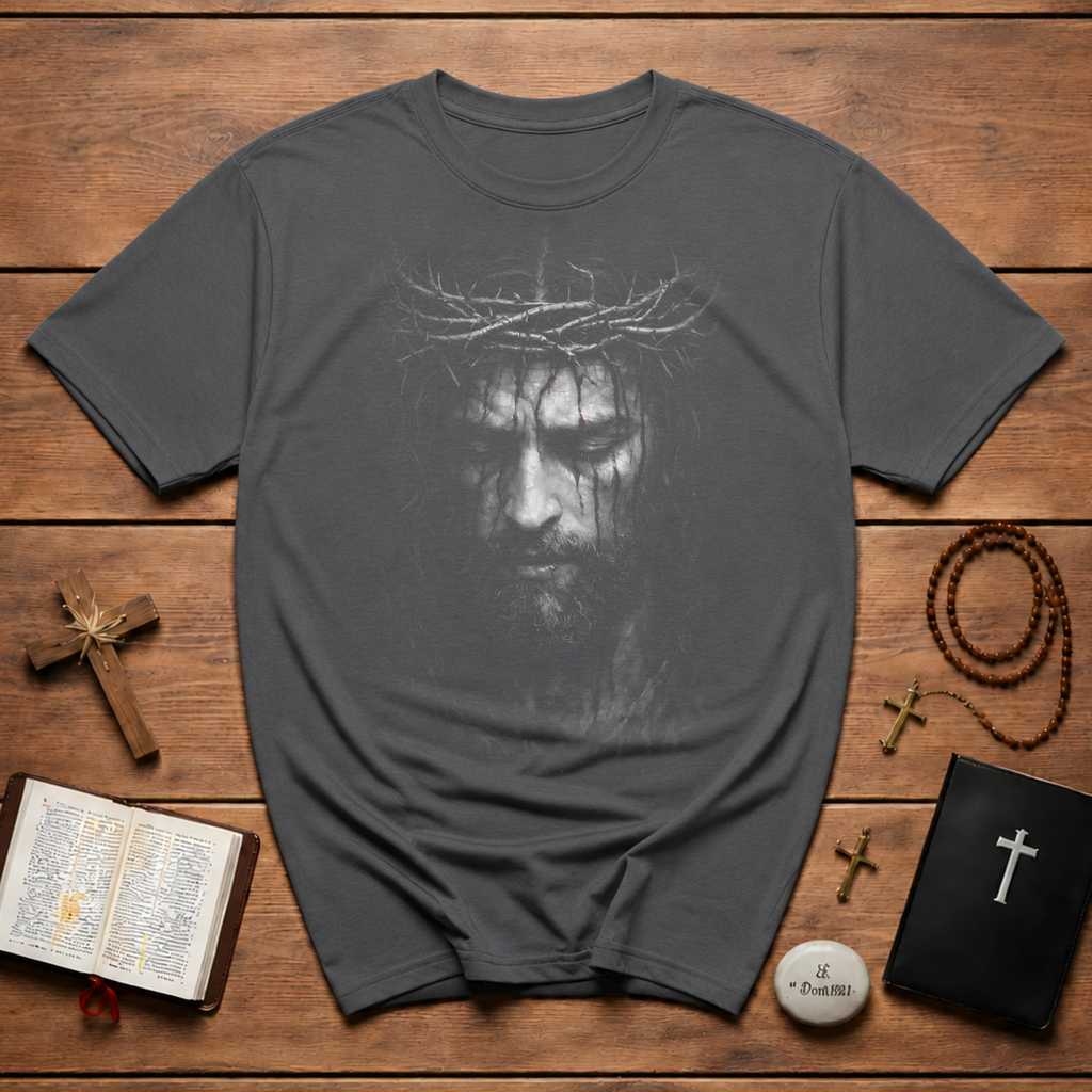 Jesus christ crown of thorns suffering savior portrait for good friday and easter faith reflection T-Shirt