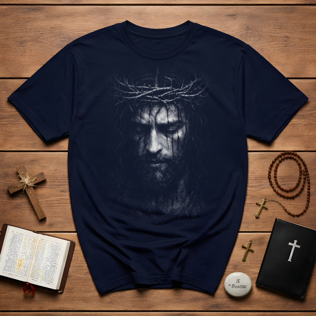 Jesus christ crown of thorns suffering savior portrait for good friday and easter faith reflection T-Shirt
