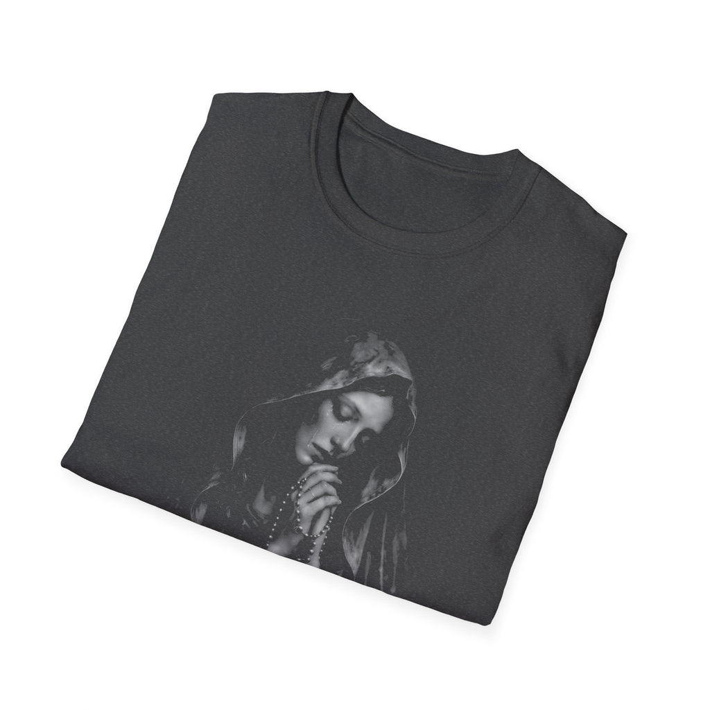 Virgin mary praying with rosary catholic christian marian devotion sacred prayer T-Shirt